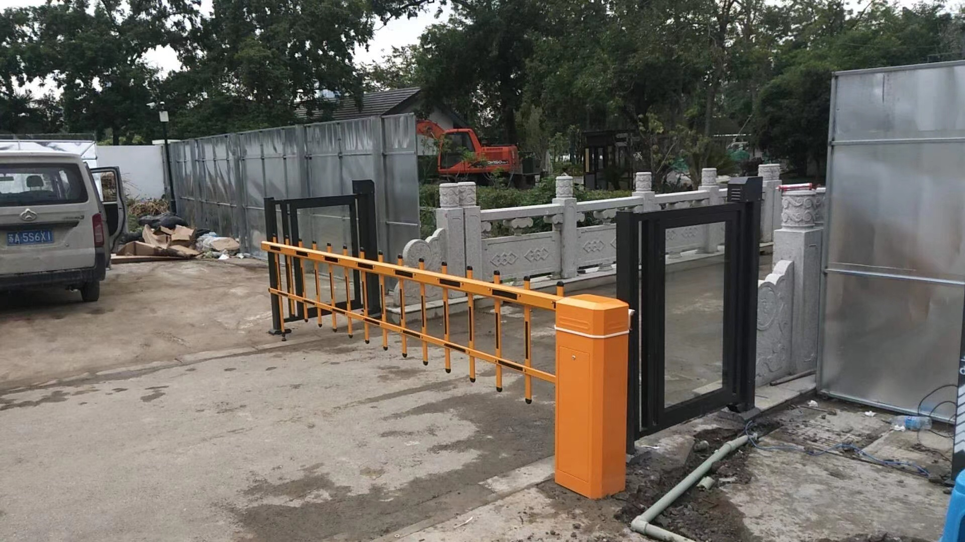 帶帽款單層柵欄道閘